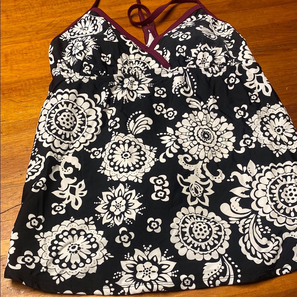 Liz Lange Maternity Black and White Swim Bathing Suit Top with Floral De…